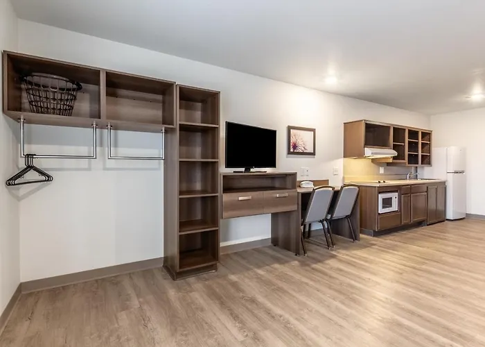 Woodspring Suites Bakersfield East